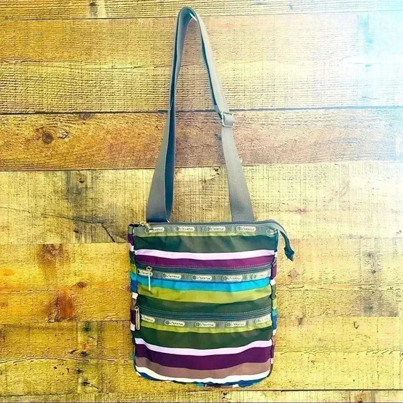 Lesportsac Handbags - Lesportsac Denver Stripe Crossbody